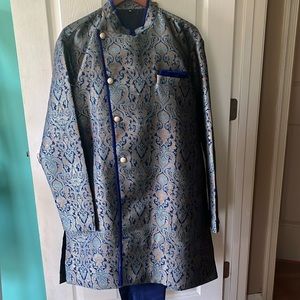 Size 46 men’s peacock blue/gold silk jacquard Sherwani w/pants